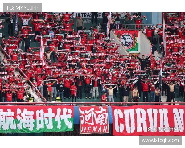 河南球迷热情高涨足协杯决赛现场人潮涌动北京球迷人数相对较少